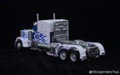 LegendaryToys LT02-W Optimus Prime MPM-04 White Version -Cheap Action Figures Store 940e0a3921