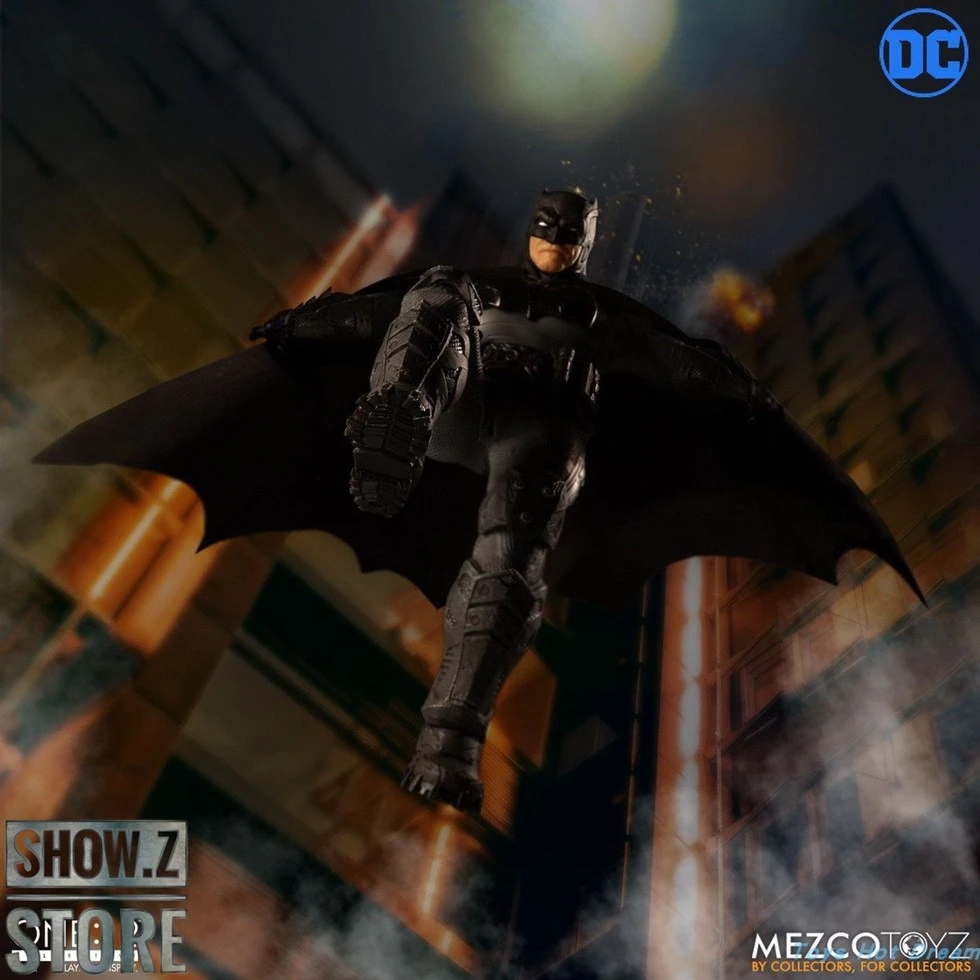 MEZCO Toyz DC Comics One:12 Collective Batman: Supreme Knight 5 MEZCO Toyz DC Comics One:12 Collective Batman: Supreme Knight - Image 3
